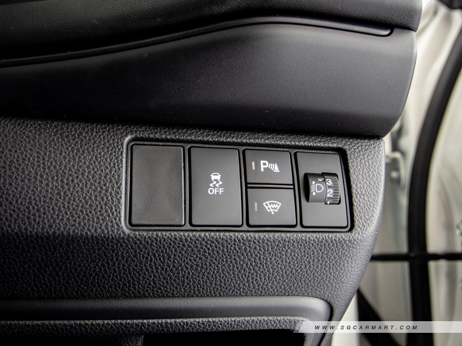 https://i.i-sgcm.com/new_cars/cars/12887/12887_g102