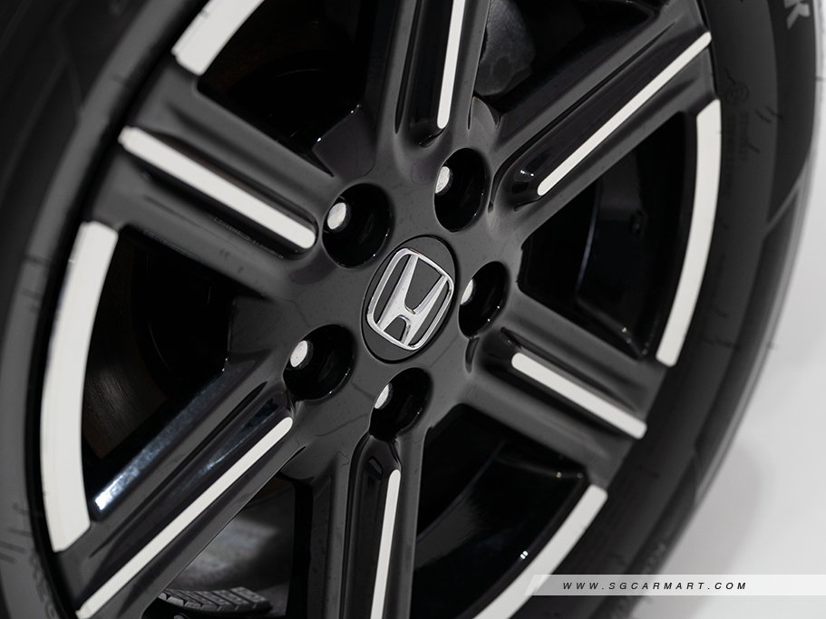 https://i.i-sgcm.com/new_cars/cars/12887/12887_g123