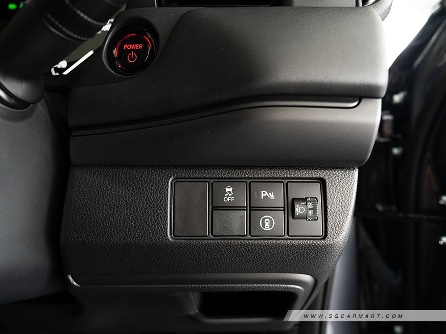 https://i.i-sgcm.com/new_cars/cars/12887/12887_g132