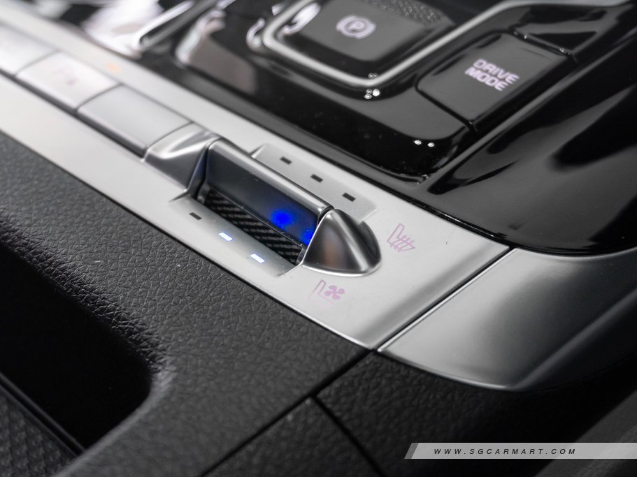 https://i.i-sgcm.com/new_cars/cars/12889/12889_g63