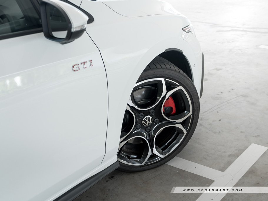 Volkswagen Golf GTI 2.0 TSI DSG 110
