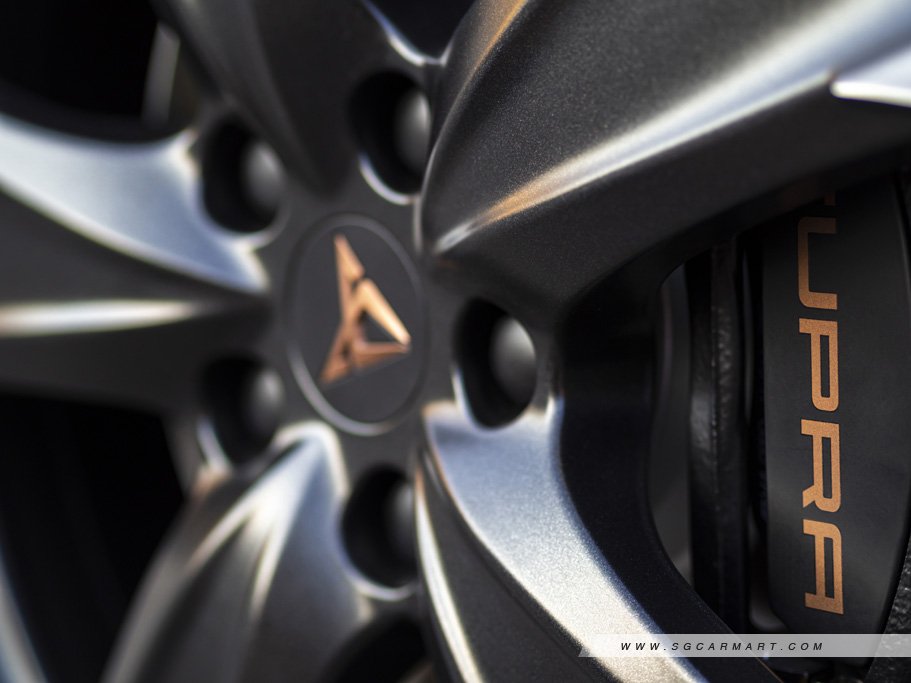 https://i.i-sgcm.com/new_cars/cars/12903/12903_g15