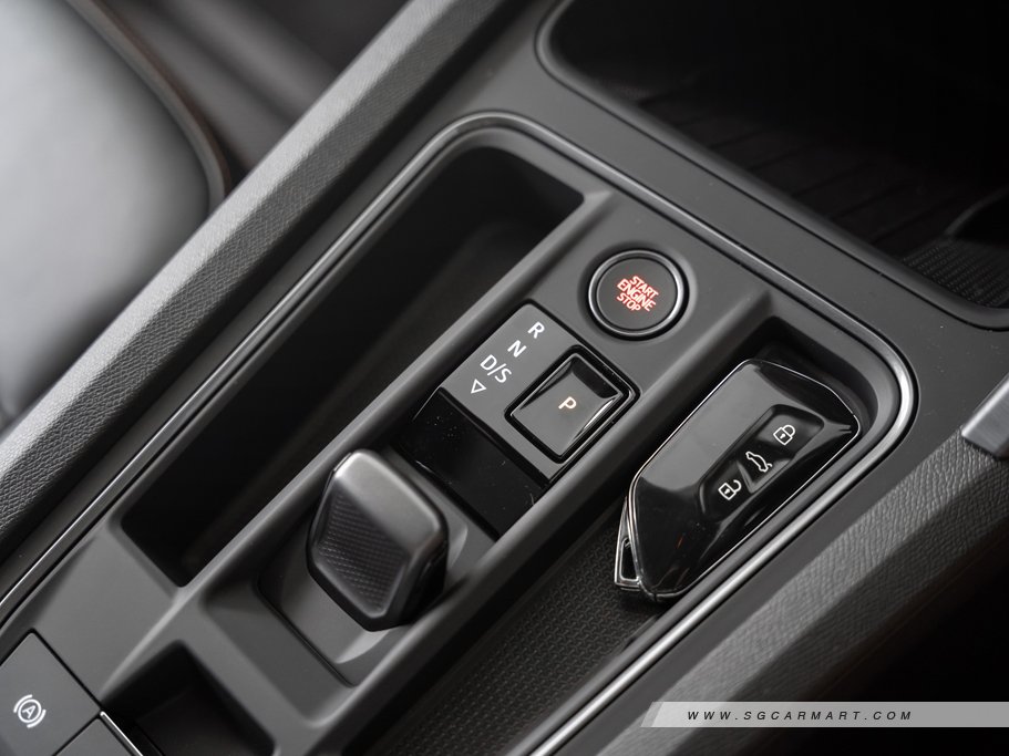 https://i.i-sgcm.com/new_cars/cars/12903/12903_g69