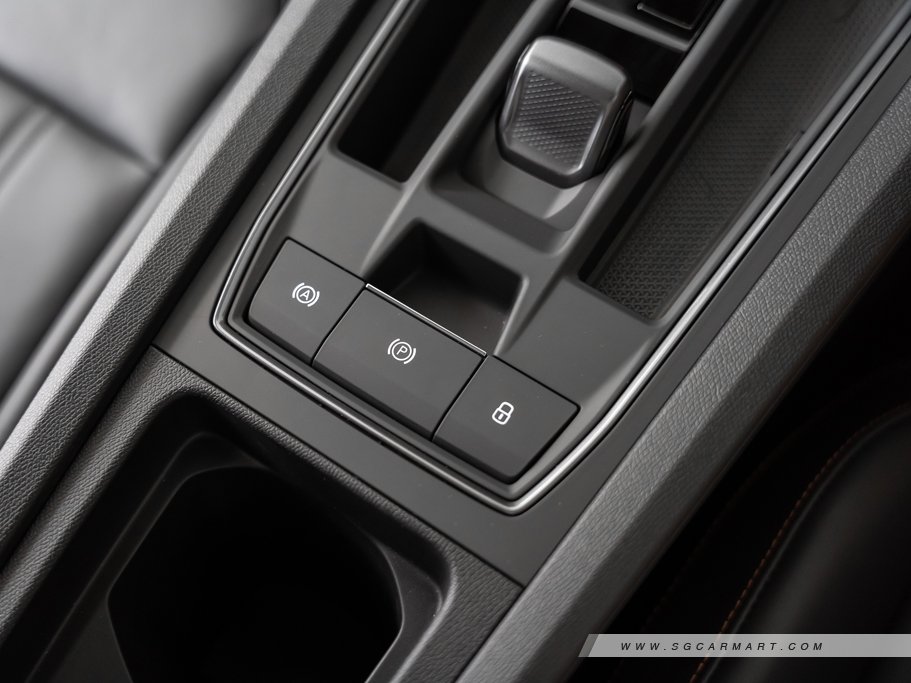 https://i.i-sgcm.com/new_cars/cars/12903/12903_g71