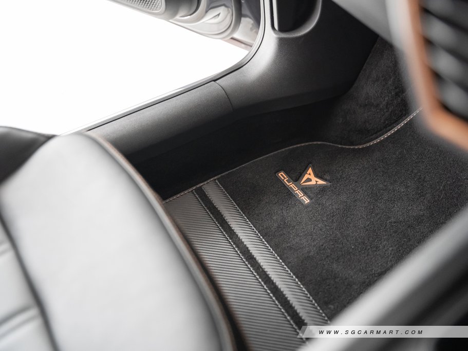 https://i.i-sgcm.com/new_cars/cars/12903/12903_g76