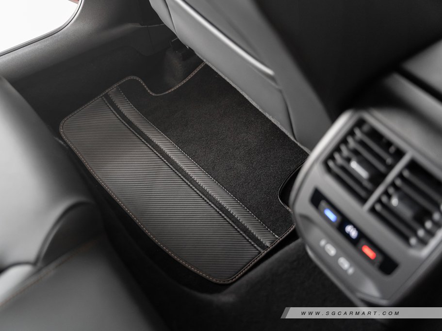 https://i.i-sgcm.com/new_cars/cars/12903/12903_g85