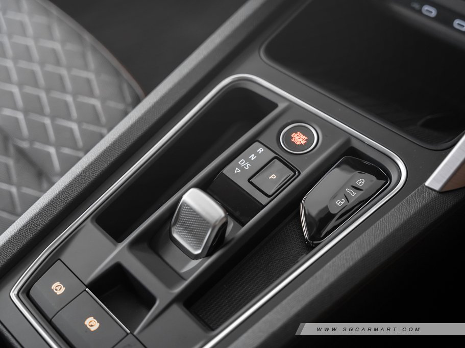 https://i.i-sgcm.com/new_cars/cars/12914/12914_g57