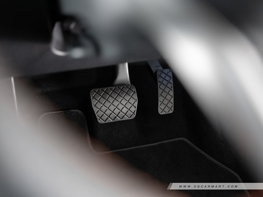 https://i.i-sgcm.com/new_cars/cars/12914/12914_g64