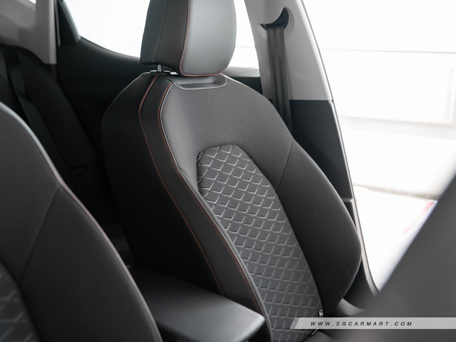 https://i.i-sgcm.com/new_cars/cars/12914/12914_g70