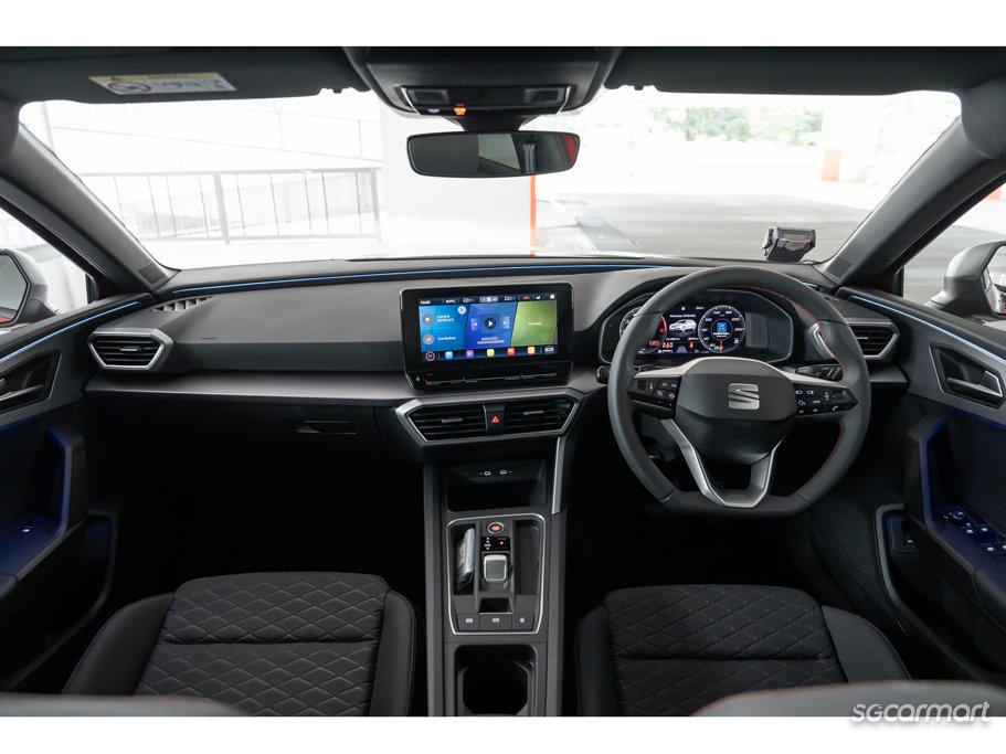 https://i.i-sgcm.com/new_cars/cars/12915/12915_g33