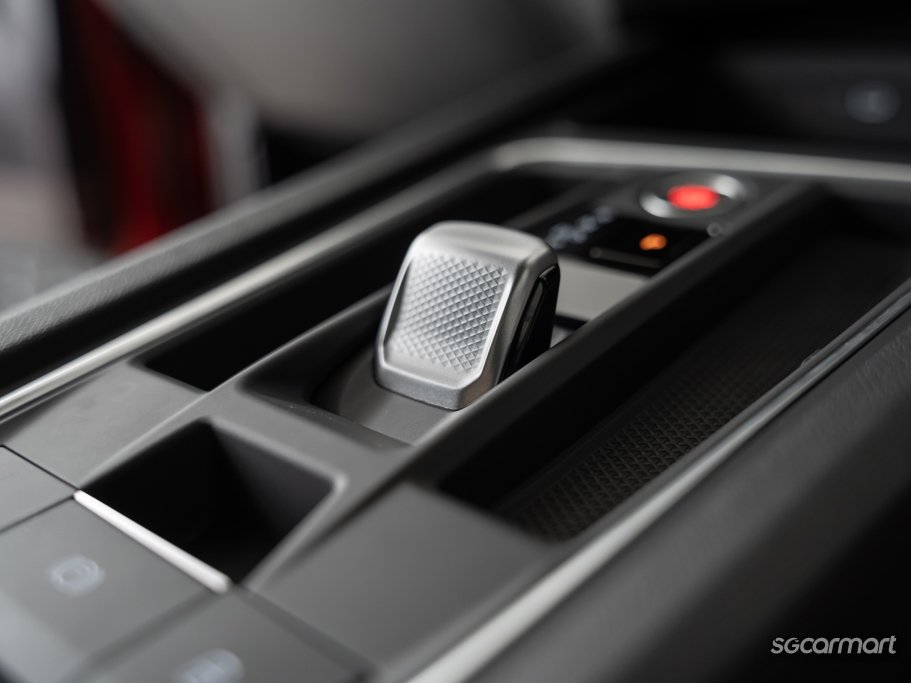 https://i.i-sgcm.com/new_cars/cars/12915/12915_g54