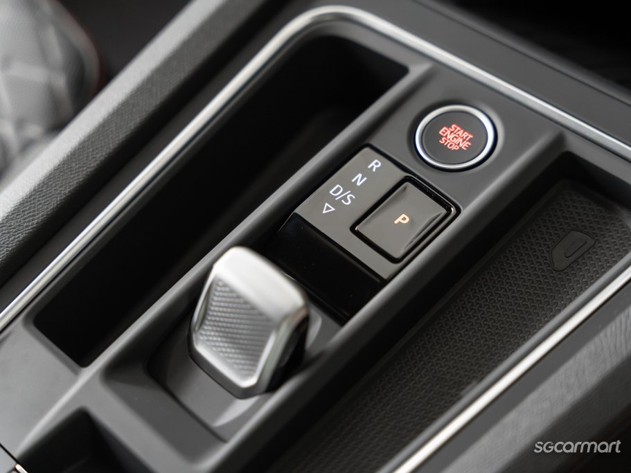 https://i.i-sgcm.com/new_cars/cars/12915/12915_g55