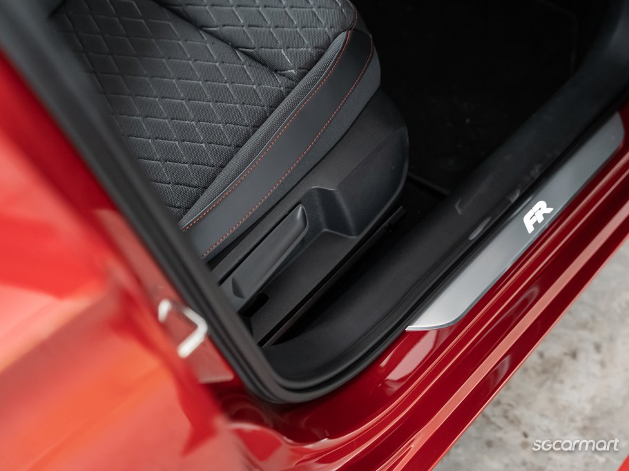 https://i.i-sgcm.com/new_cars/cars/12915/12915_g63