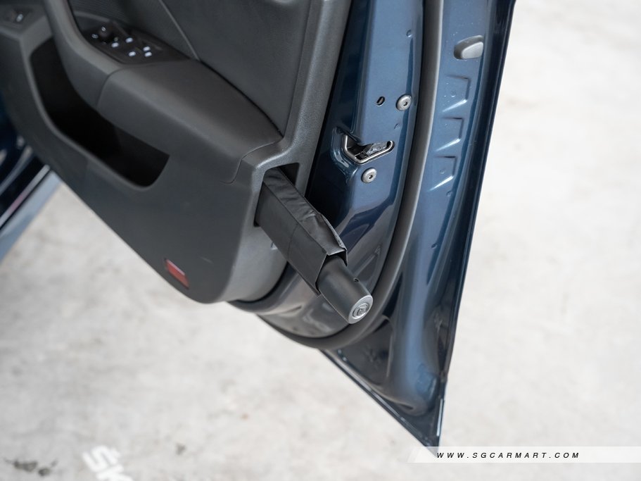 https://i.i-sgcm.com/new_cars/cars/12916/12916_g102