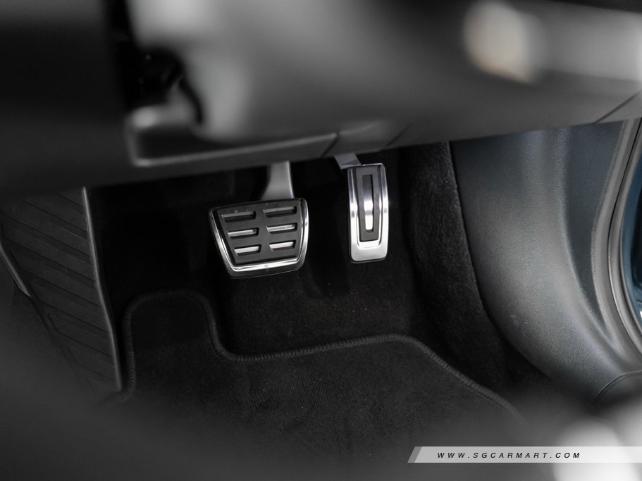 https://i.i-sgcm.com/new_cars/cars/12916/12916_g64