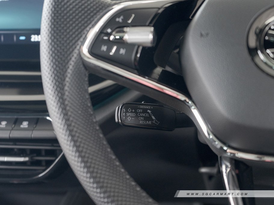 https://i.i-sgcm.com/new_cars/cars/12917/12917_g102