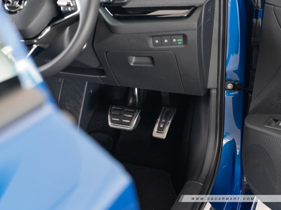 https://i.i-sgcm.com/new_cars/cars/12917/12917_g104