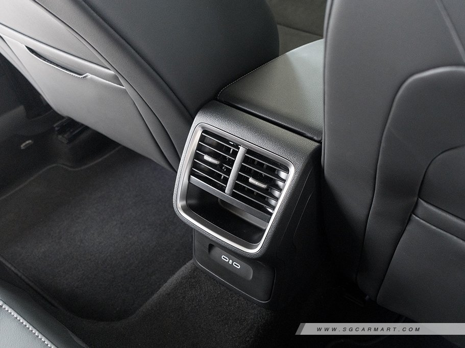 https://i.i-sgcm.com/new_cars/cars/12917/12917_g151