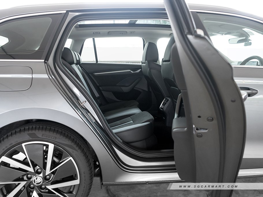 https://i.i-sgcm.com/new_cars/cars/12917/12917_g153