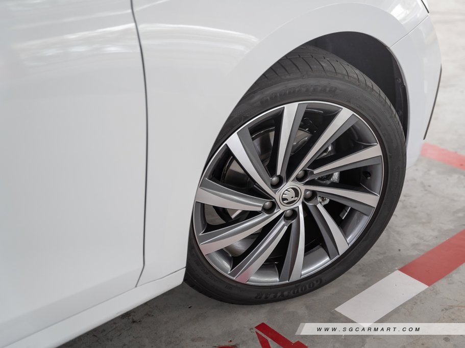 https://i.i-sgcm.com/new_cars/cars/12917/12917_g42