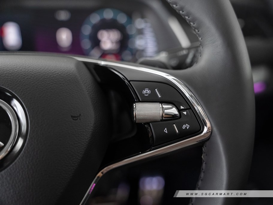 https://i.i-sgcm.com/new_cars/cars/12917/12917_g52