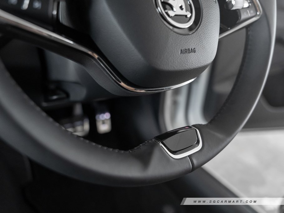 https://i.i-sgcm.com/new_cars/cars/12917/12917_g54