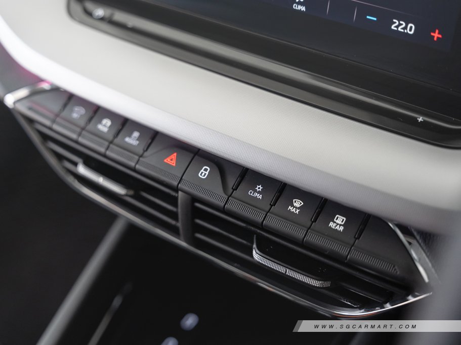 https://i.i-sgcm.com/new_cars/cars/12917/12917_g70