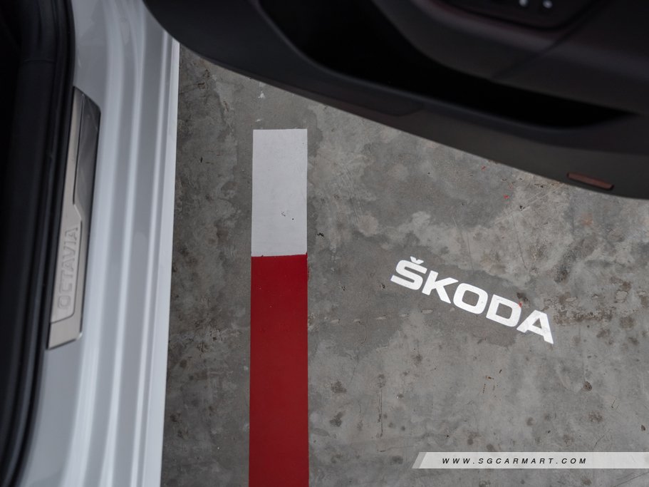 https://i.i-sgcm.com/new_cars/cars/12917/12917_g77