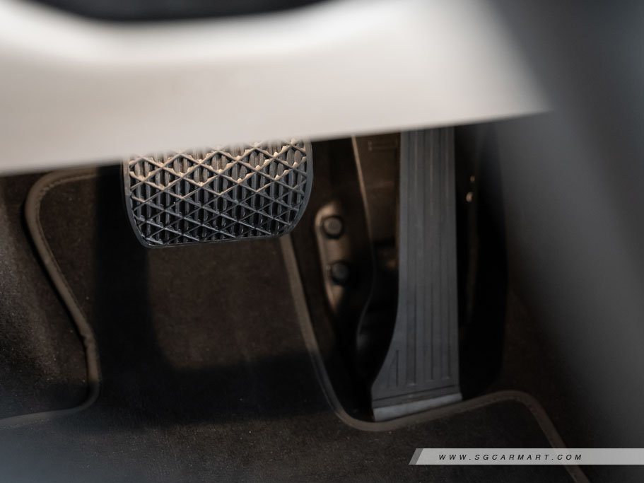 https://i.i-sgcm.com/new_cars/cars/12919/12919_g70