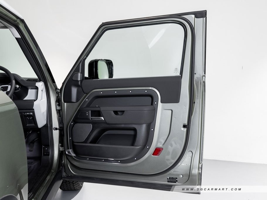 https://i.i-sgcm.com/new_cars/cars/12921/12921_g17