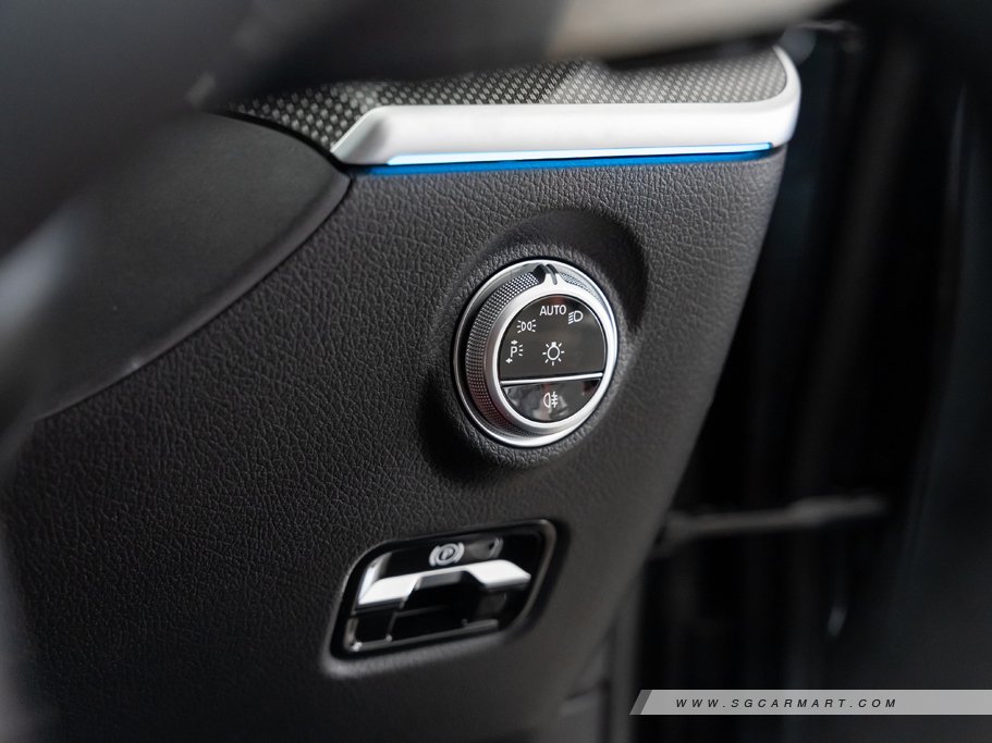 https://i.i-sgcm.com/new_cars/cars/12923/12923_g104