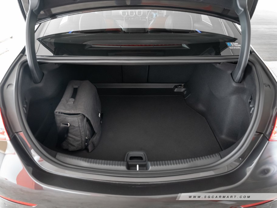 https://i.i-sgcm.com/new_cars/cars/12923/12923_g111