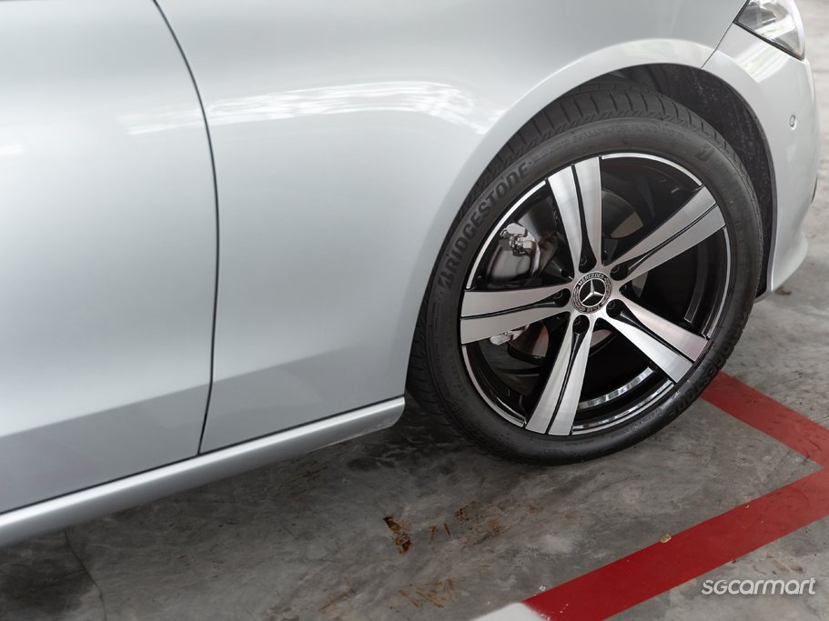 https://i.i-sgcm.com/new_cars/cars/12923/12923_g122
