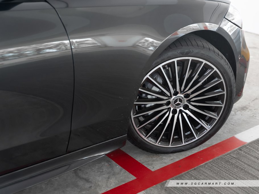 https://i.i-sgcm.com/new_cars/cars/12923/12923_g64