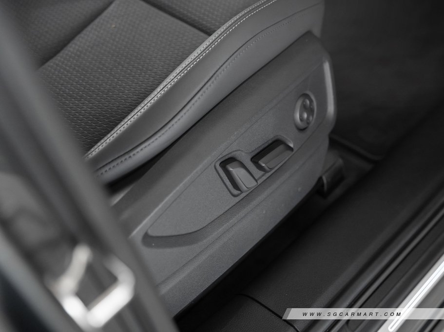 https://i.i-sgcm.com/new_cars/cars/12930/12930_g49