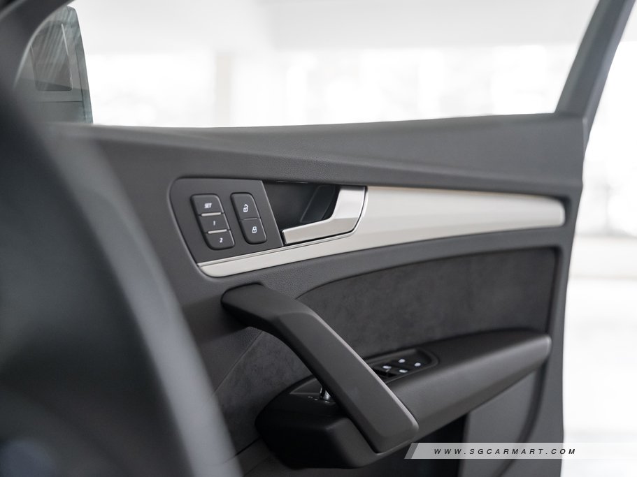 https://i.i-sgcm.com/new_cars/cars/12930/12930_g70