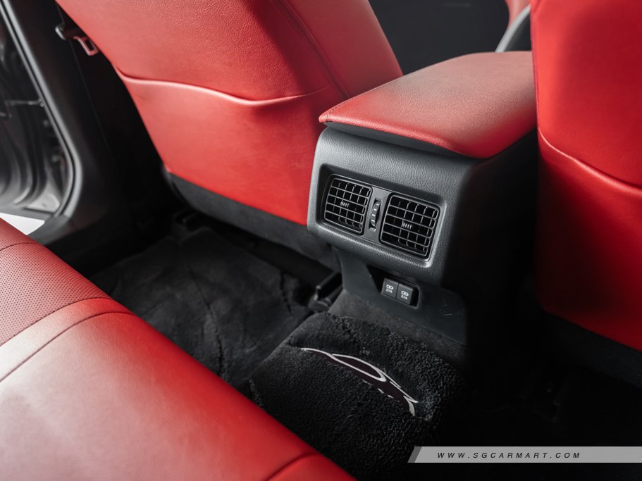 https://i.i-sgcm.com/new_cars/cars/12935/12935_g55