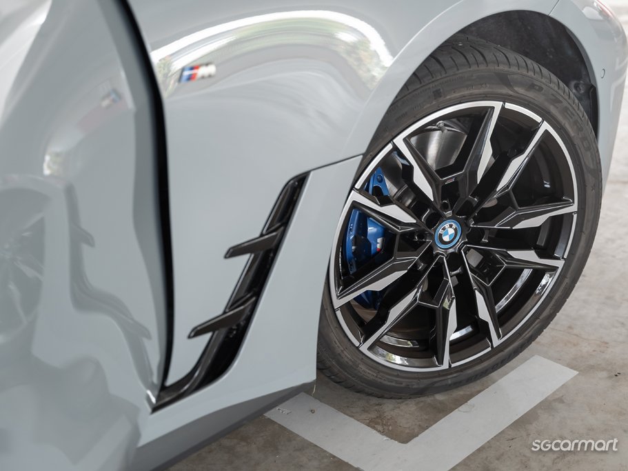 https://i.i-sgcm.com/new_cars/cars/12937/12937_g27