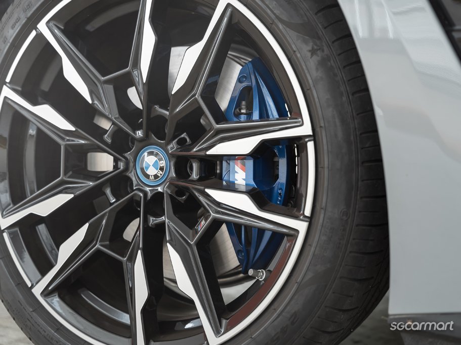 https://i.i-sgcm.com/new_cars/cars/12937/12937_g28