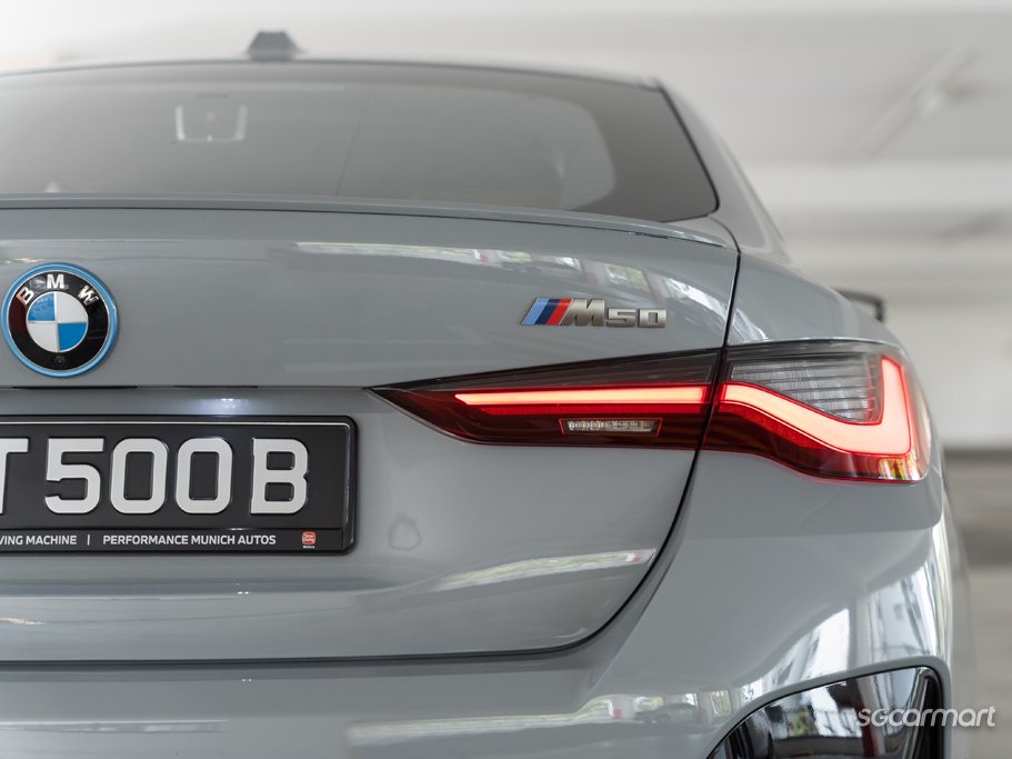 https://i.i-sgcm.com/new_cars/cars/12937/12937_g30