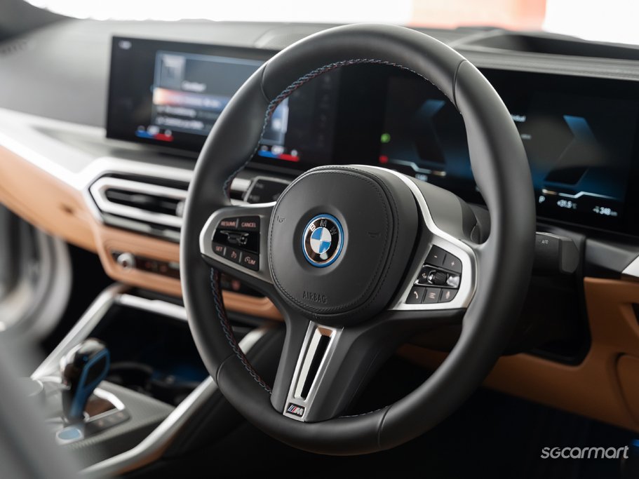 https://i.i-sgcm.com/new_cars/cars/12937/12937_g33