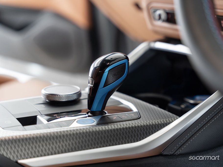 https://i.i-sgcm.com/new_cars/cars/12937/12937_g52