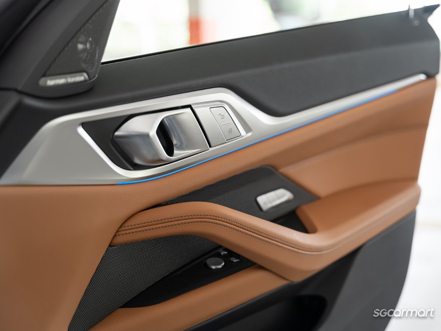 https://i.i-sgcm.com/new_cars/cars/12937/12937_g54