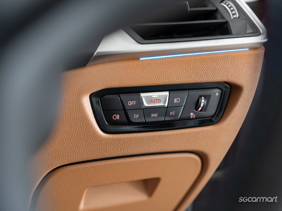 https://i.i-sgcm.com/new_cars/cars/12937/12937_g56