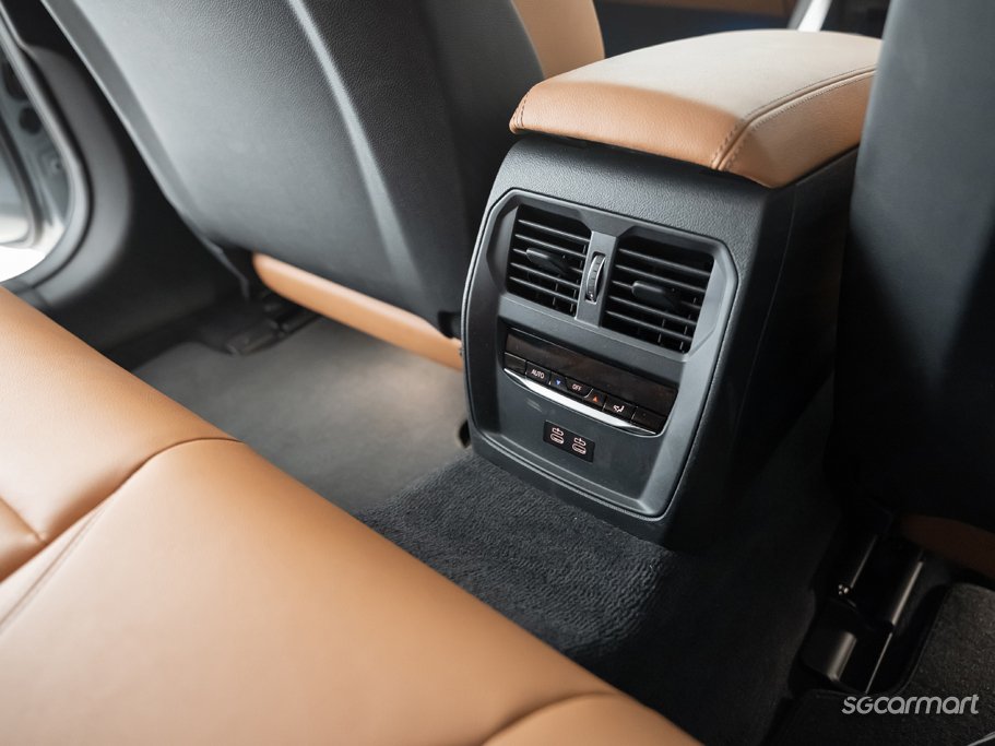 https://i.i-sgcm.com/new_cars/cars/12937/12937_g64