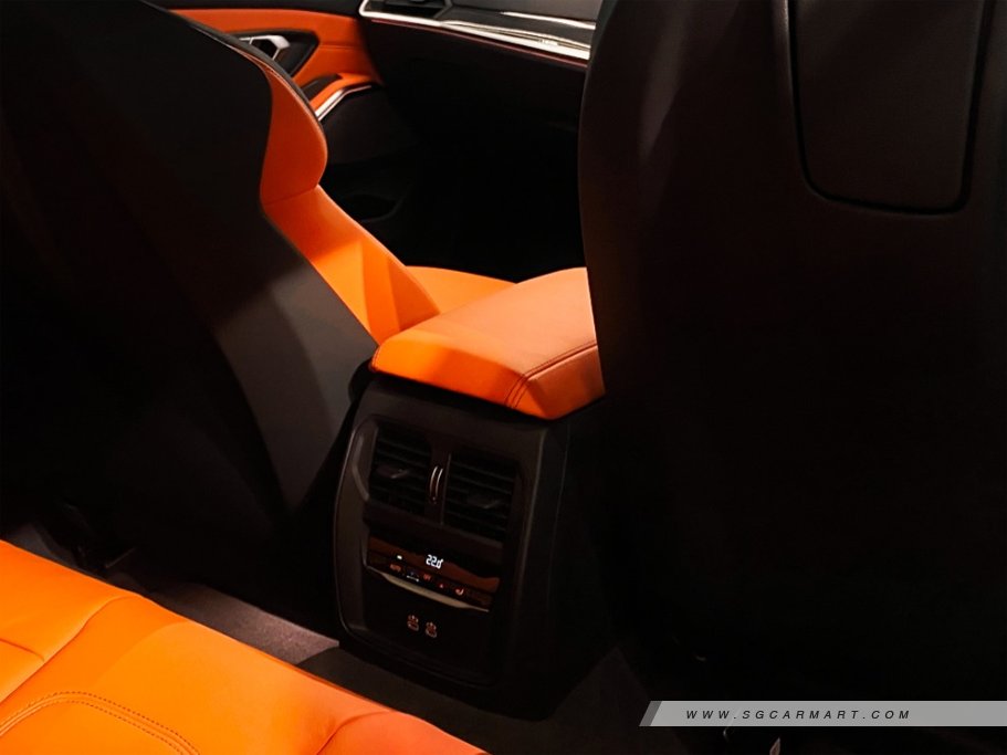 https://i.i-sgcm.com/new_cars/cars/12951/12951_g11