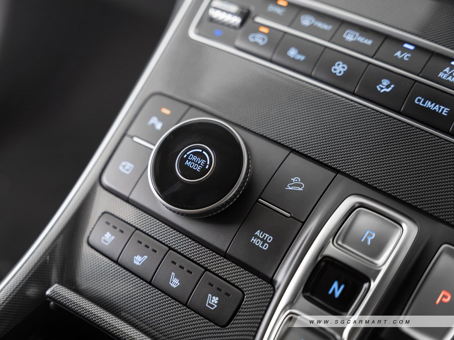 https://i.i-sgcm.com/new_cars/cars/12955/12955_g71