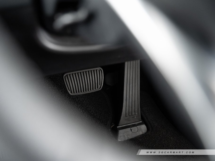 https://i.i-sgcm.com/new_cars/cars/12955/12955_g74