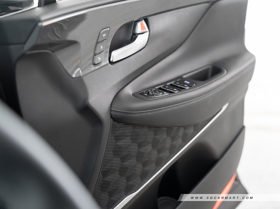 https://i.i-sgcm.com/new_cars/cars/12955/12955_g76