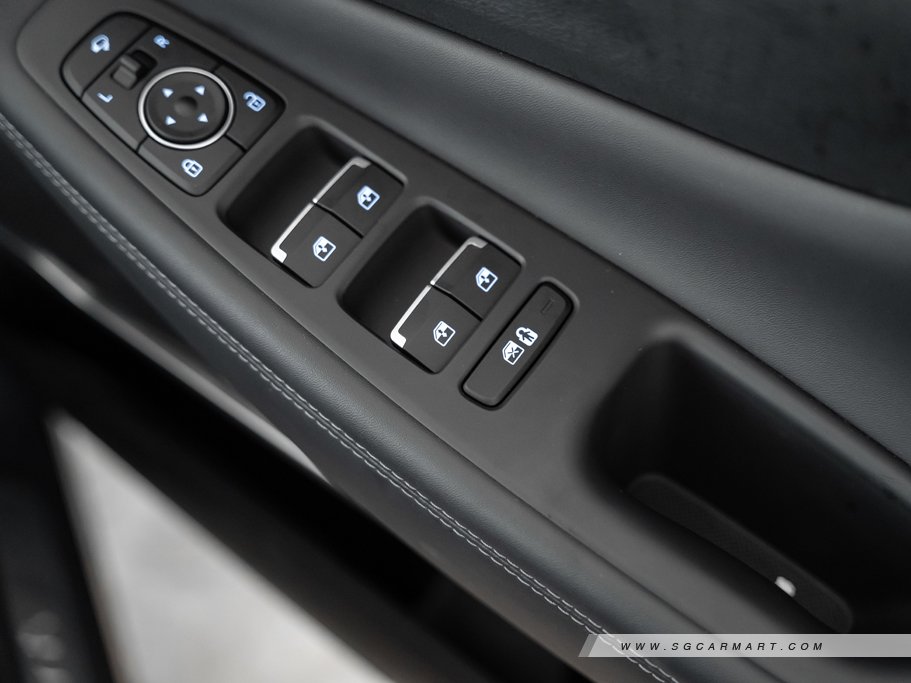 https://i.i-sgcm.com/new_cars/cars/12955/12955_g77
